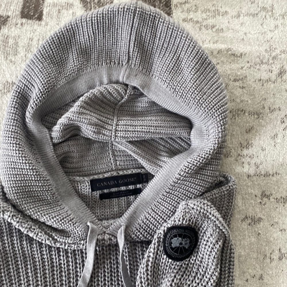Canada Goose women’s XL grey hooded sweater.